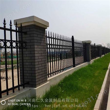 仁久河南铁艺围栏厂家 工地围墙小区围墙铁护栏 锌钢方管护栏