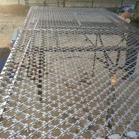润宁75*150刀片刺丝焊接网片不易破坏有效防攀爬隔离